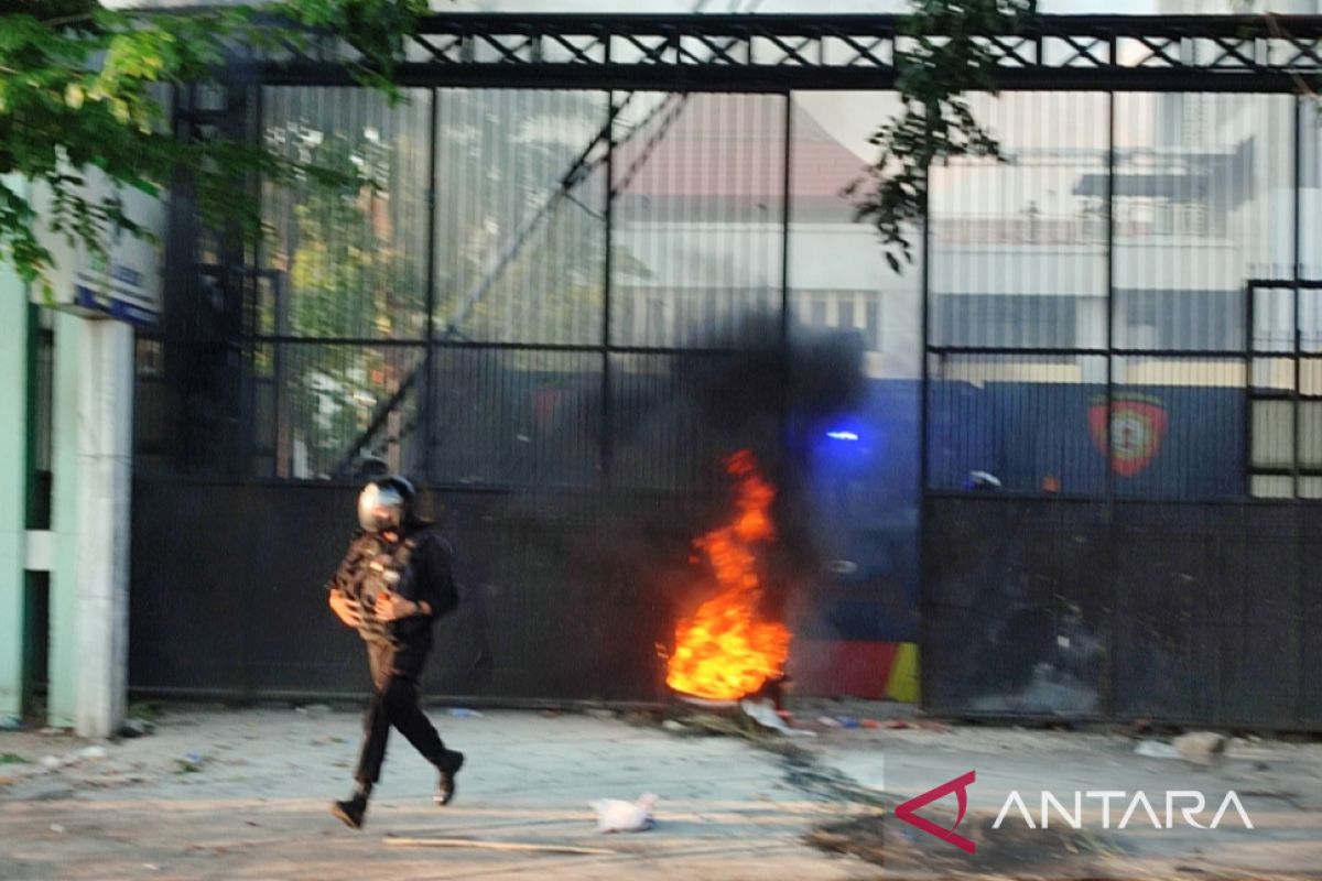 Kobar Kota Makassar desak pembebasan pengunjuk rasa yang diamankan polisi