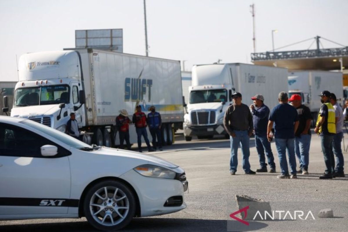 Protes inspeksi AS, sopir truk Meksiko lekukan blokade jembatan perbatasan