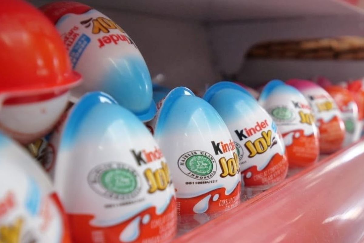 Dinas Perdagangan Kota Madiun minta pengelola toko tarik produk Kinder Joy