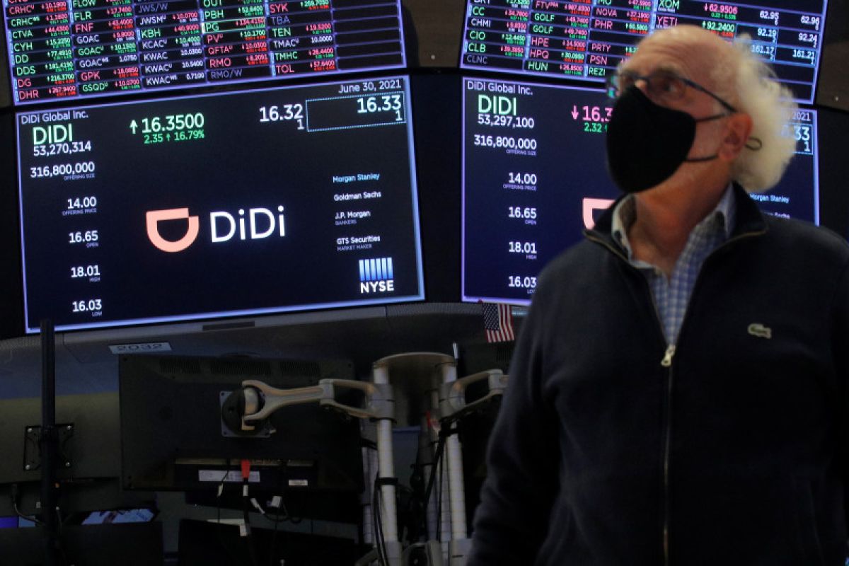 Wall Street dibuka lebih rendah, Indeks Nasdaq memimpin penurunan