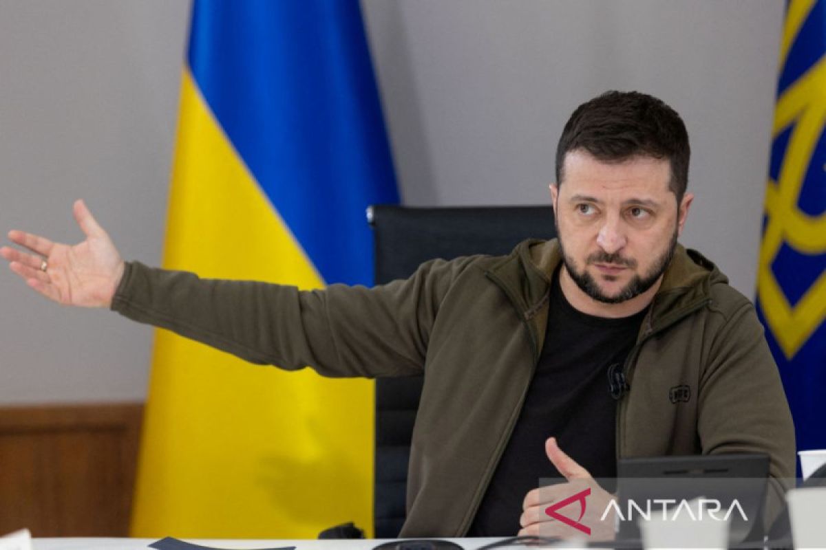 Tak ada luka serius saat Presiden Ukraina Zelenskyy alami kecelakaan