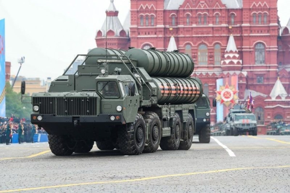 Medvedev: Rusia tambah pasukan militer lebih besar agar bisa pertahankan diri