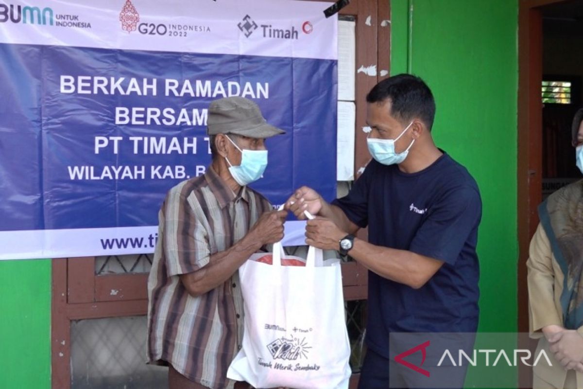 PT Timah Tbk serahkan bantuan sosial 1.040 paket sembako ke warga Bangka