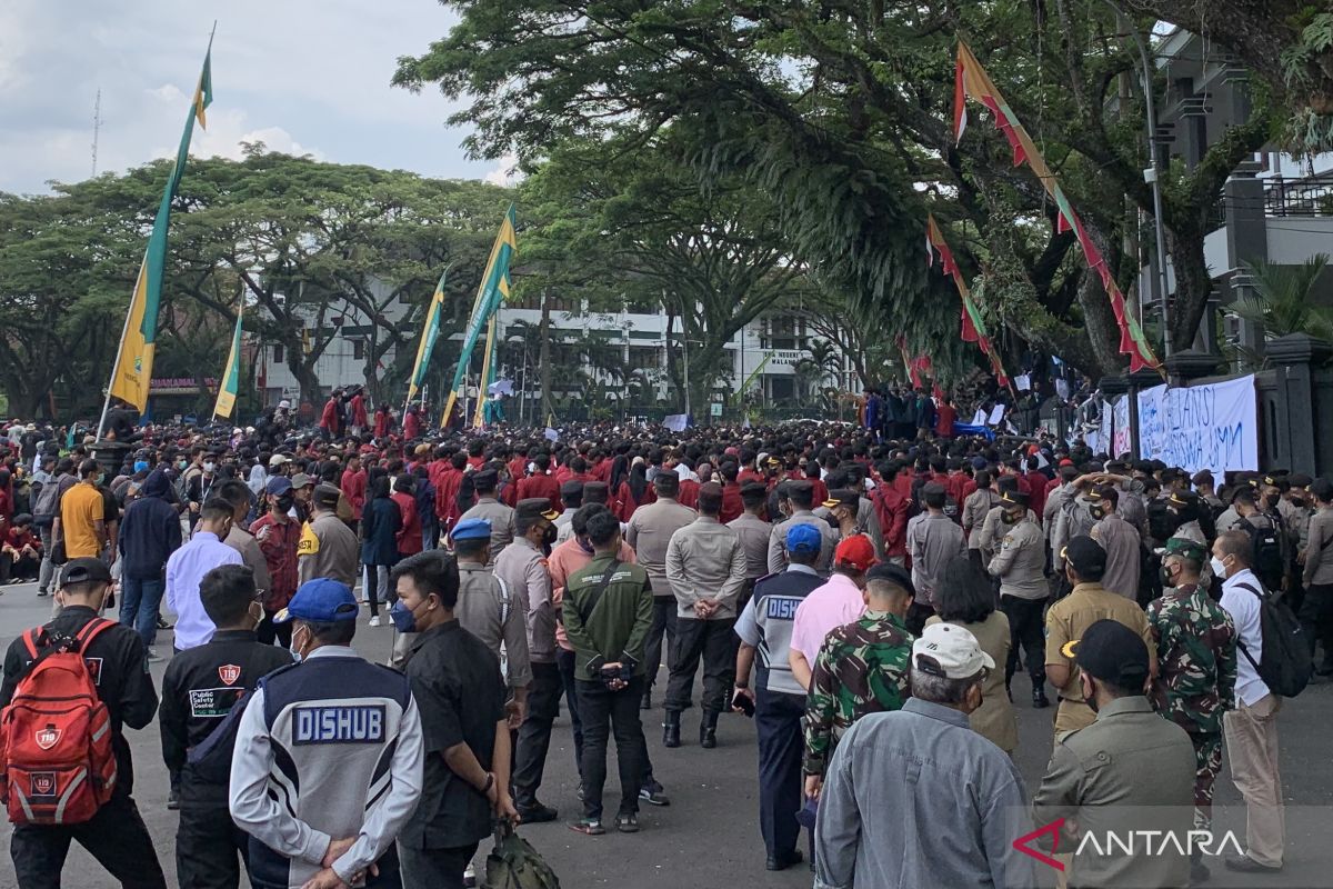 Unjuk rasa mahasiswa di Kota Malang berlangsung damai