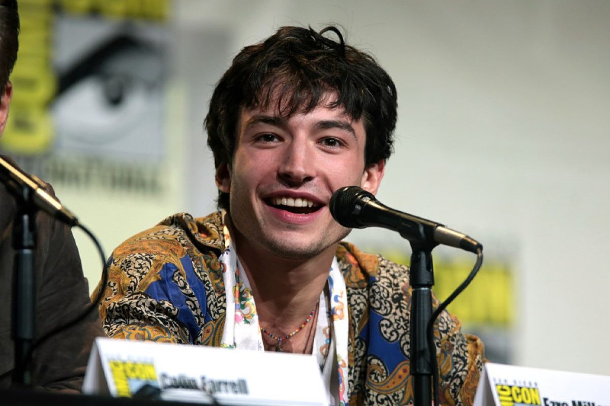 Aktor Ezra Miller didakwa atas kasus pencurian