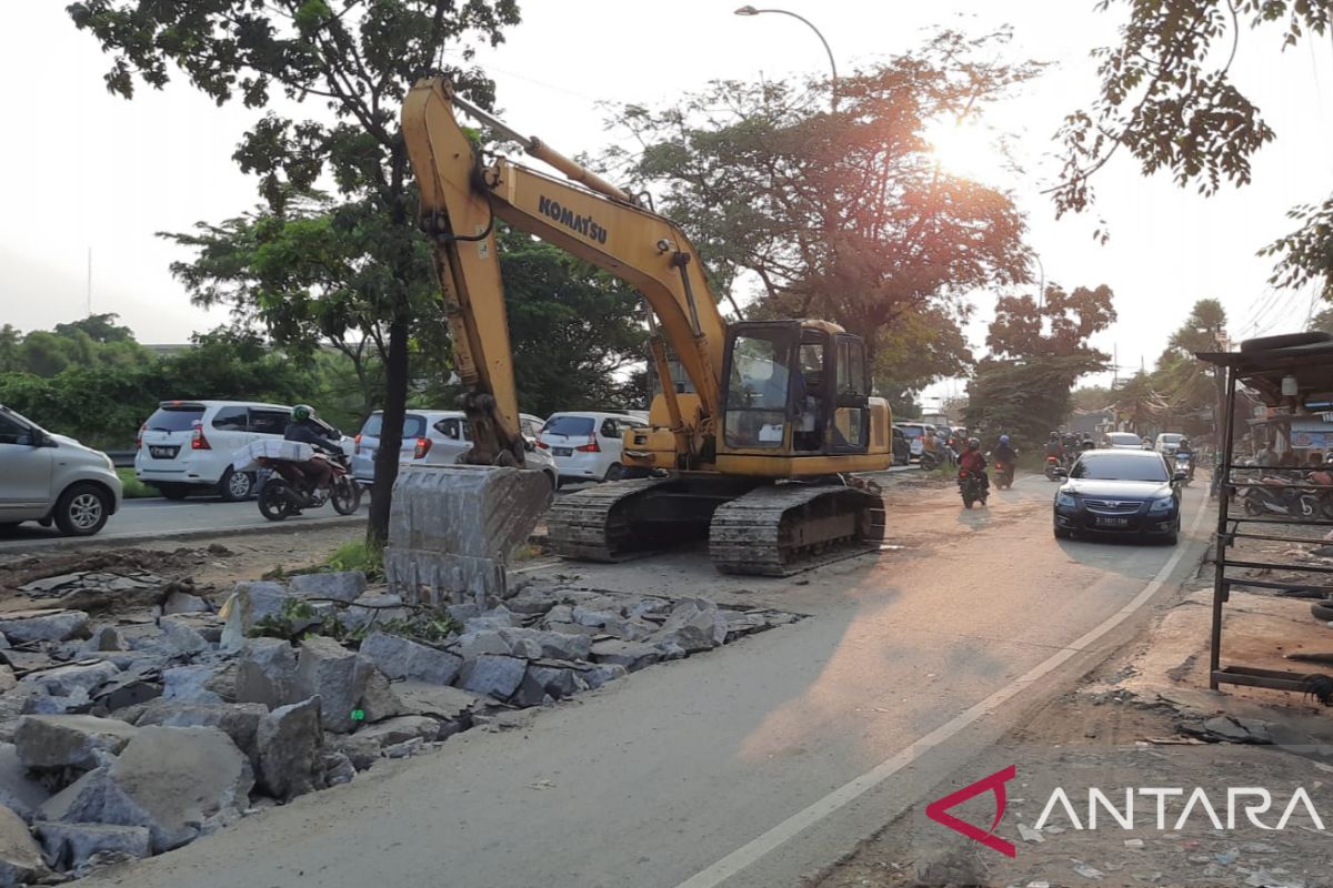 Pemkab Bekasi perbaiki Jalan Kalimalang jelang mudik Lebaran