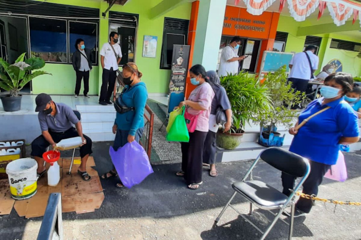 Operasi pasar minyak goreng curah berlanjut di berbagai kecamatan Kota Yogyakarta