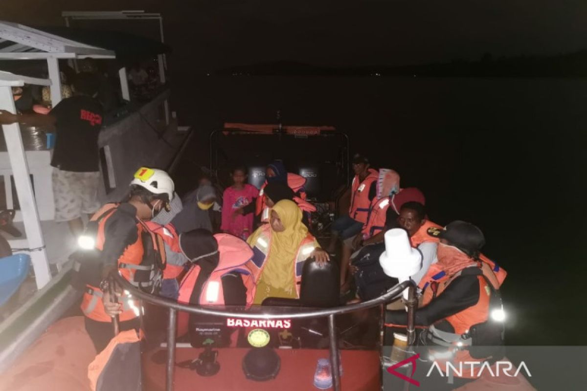 Kapal mati mesin berisi 29 orang di Buton Selatan dievakuasi Basarnas