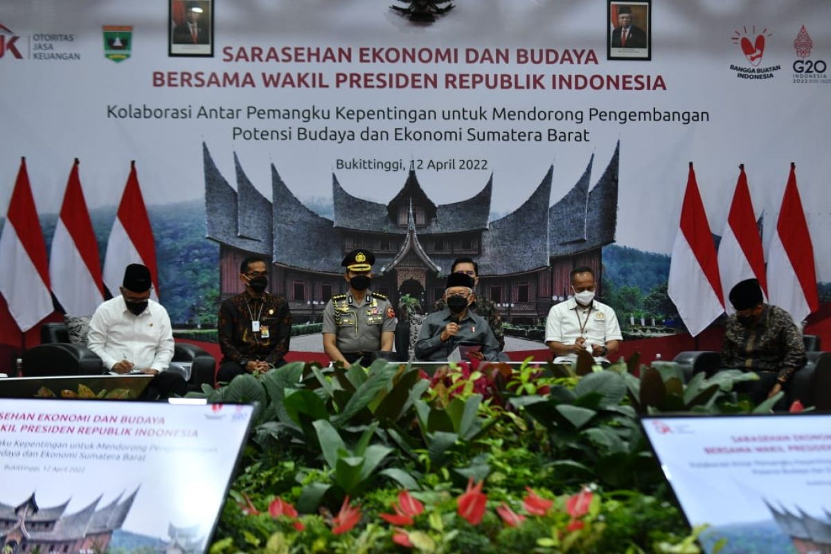 West Sumatra should increase attractive events to draw tourists: VP