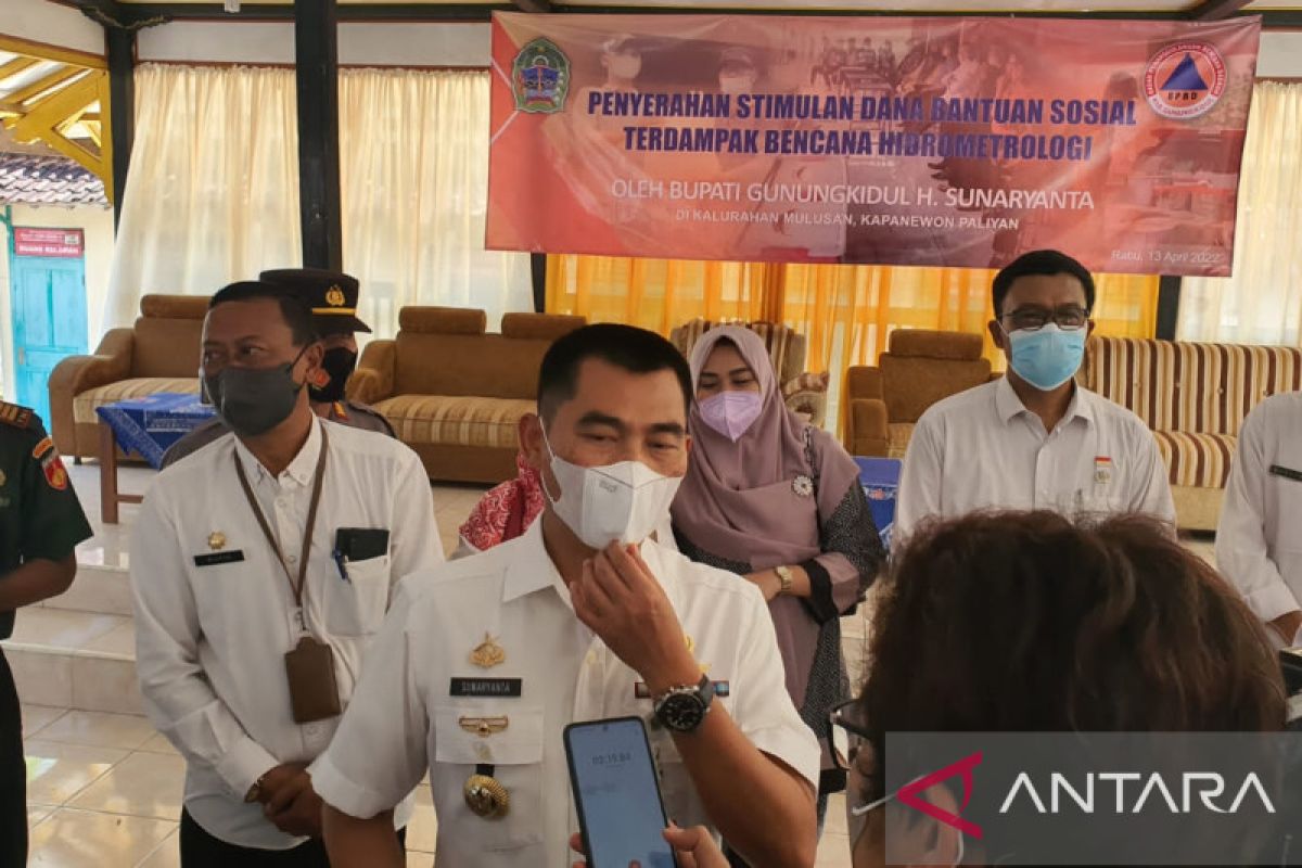 Pemkab Gunung Kidul salurkan bantuan stimulan bagi KK terdampak angin kencang