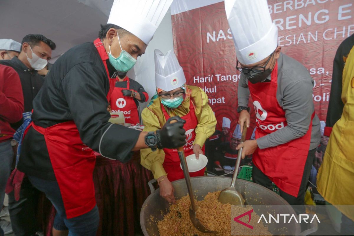 Pemkot Bogor gandeng ICA bagikan 2.022 porsi nasi goreng kebuli