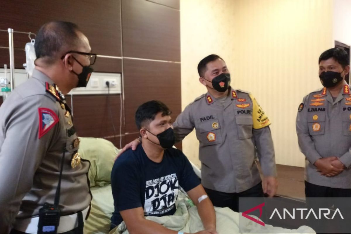 Kapolda Metro jenguk anggota polisi korban demo ricuh di DPR RI