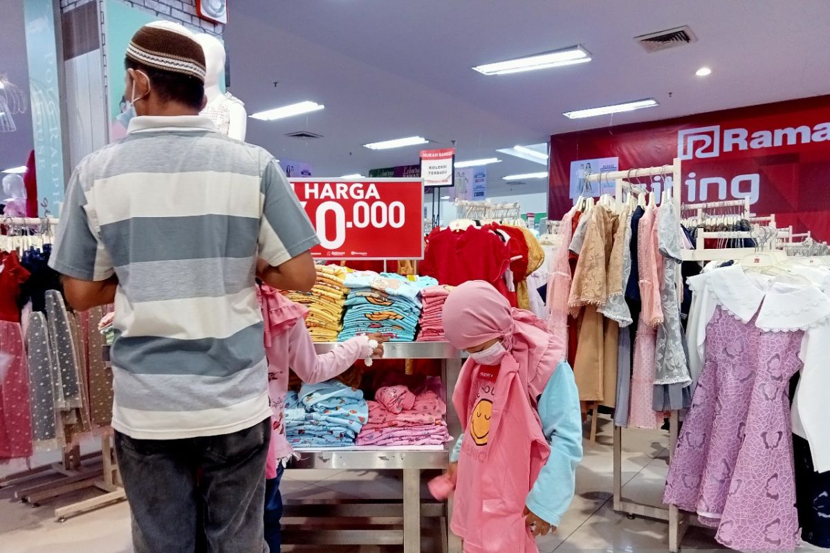 Baznas Kota Jambi ajak anak yatim berbelanja pakaian di Mall