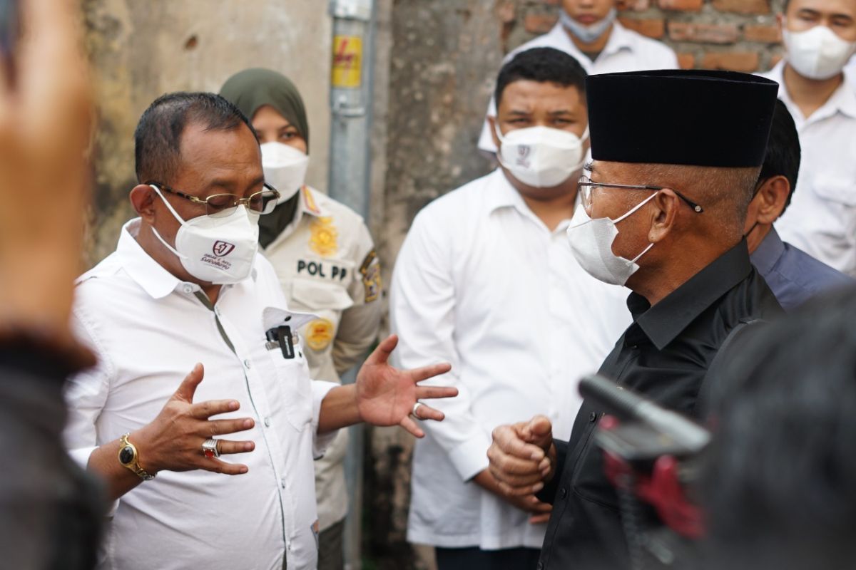 Pemkot Surabaya diminta tertibkan seluruh bangunan di atas brandgang