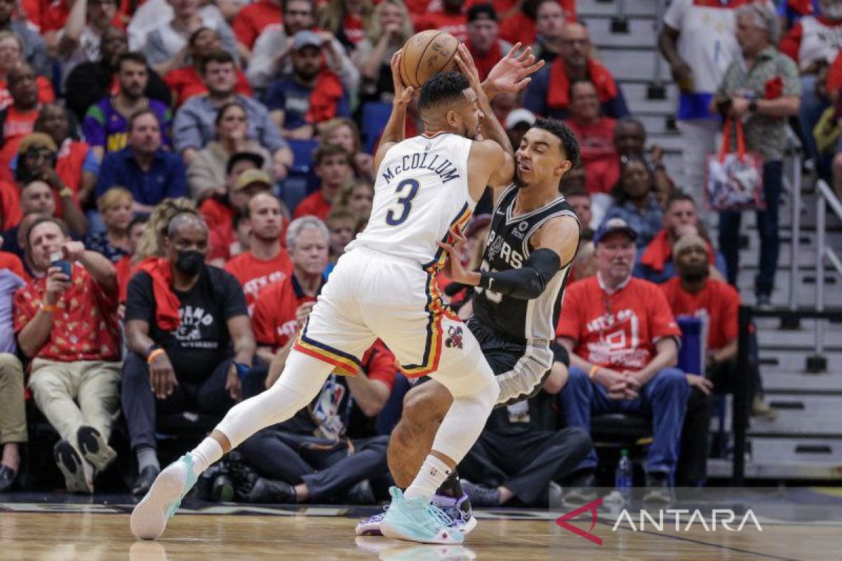 McCollum pimpin Pelicans lewati Spurs jaga asa ke playoff Barat