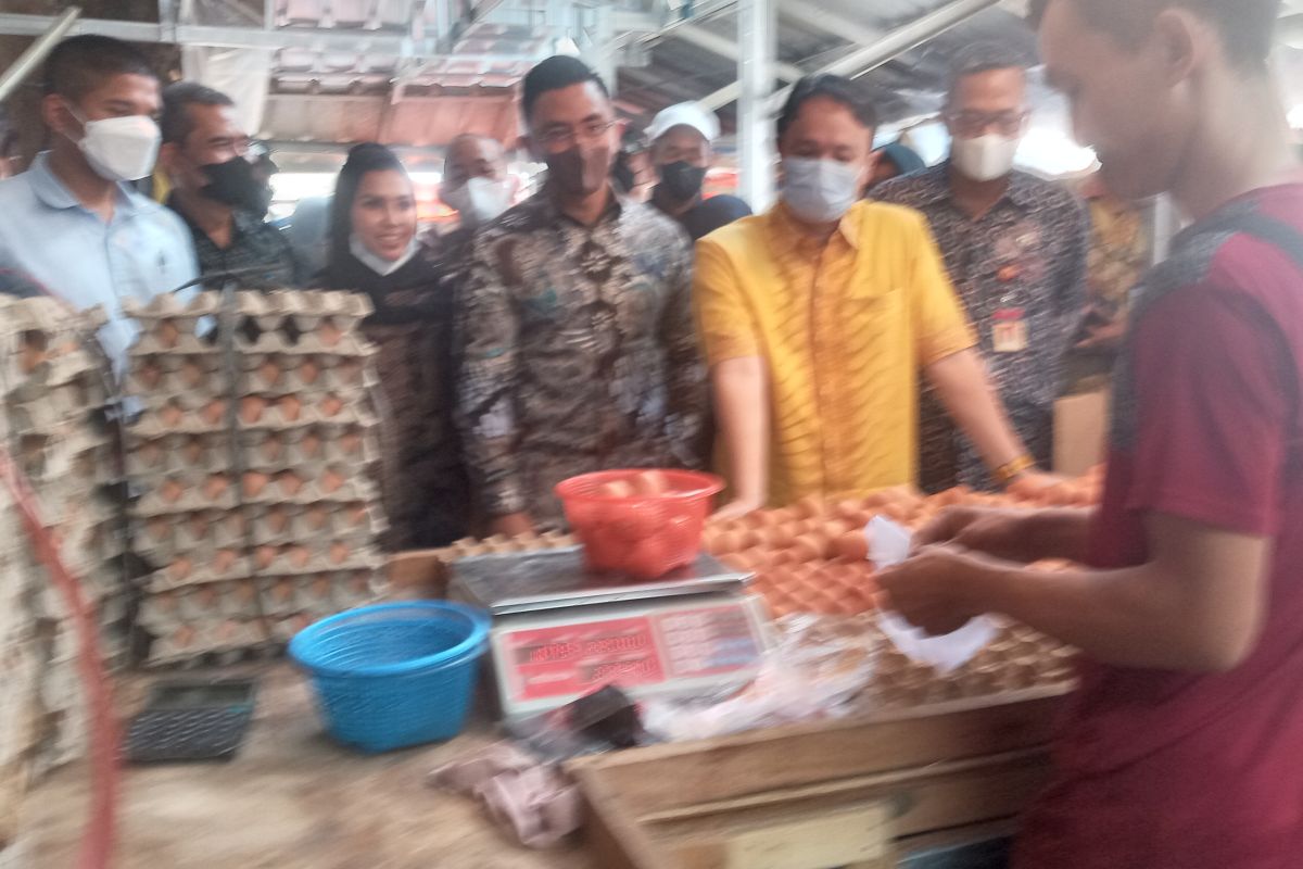 Wamendag Jerry Sambuaga pantau harga kebutuhan pokok di Pasar Lama Kota Serang