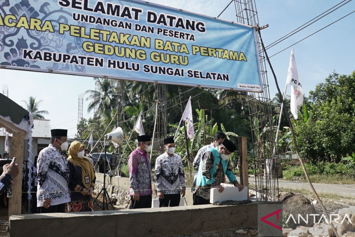 Bupati HSS letakkan batu pertama pembangunan Gedung Guru PGRI