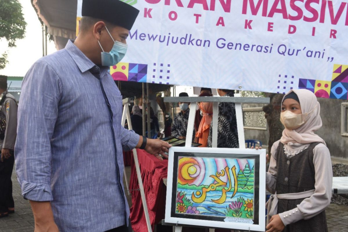 Wali Kota Kediri apresiasi karya kaligrafi peserta Quran Massive