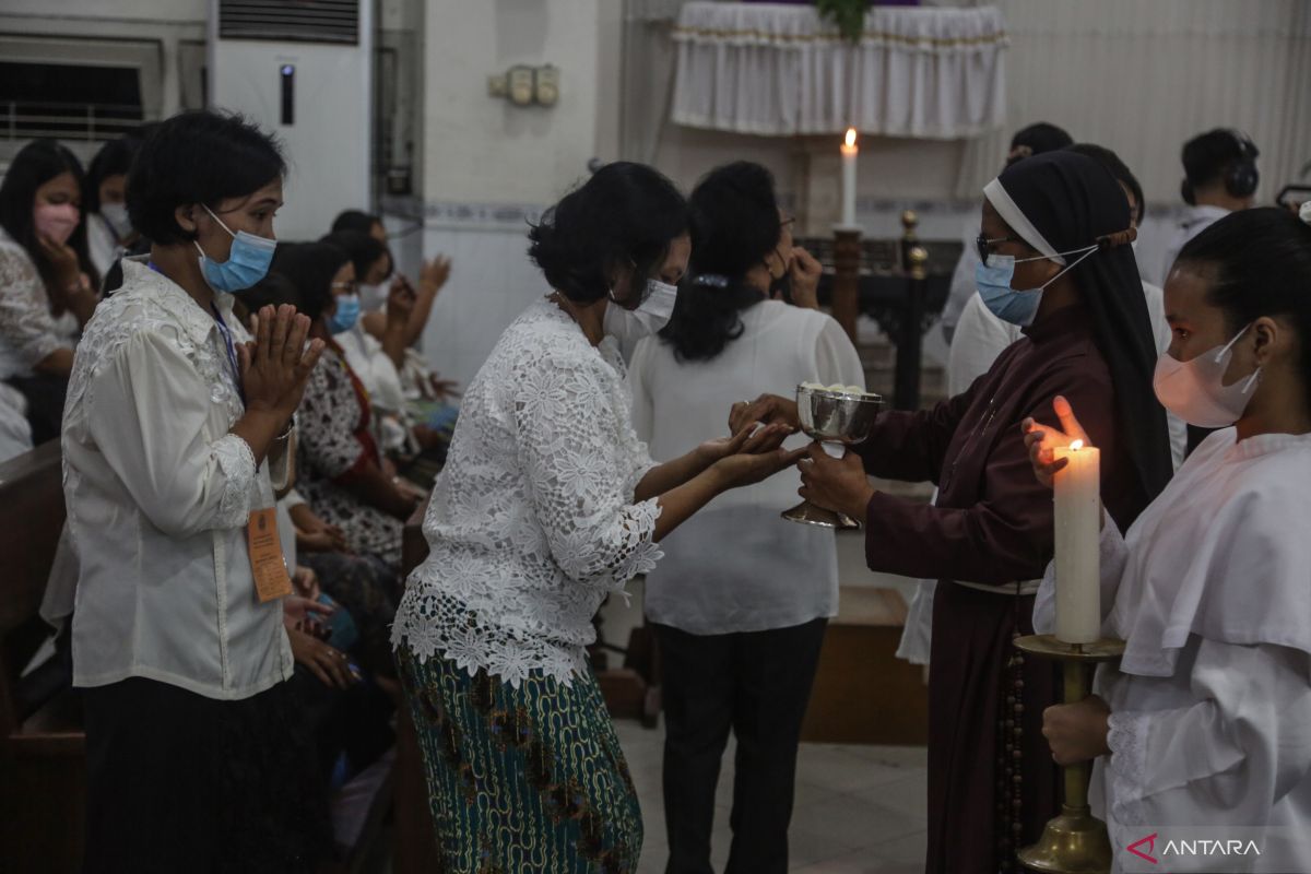 Diduga mabuk, oknum polisi cemarkan Perjamuan Kudus di Kupang