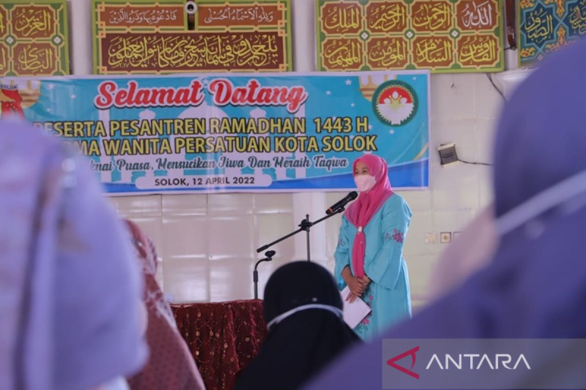 Dharma Wanita Persatuan Kota Solok adakan pesantren Ramadhan 1443 H