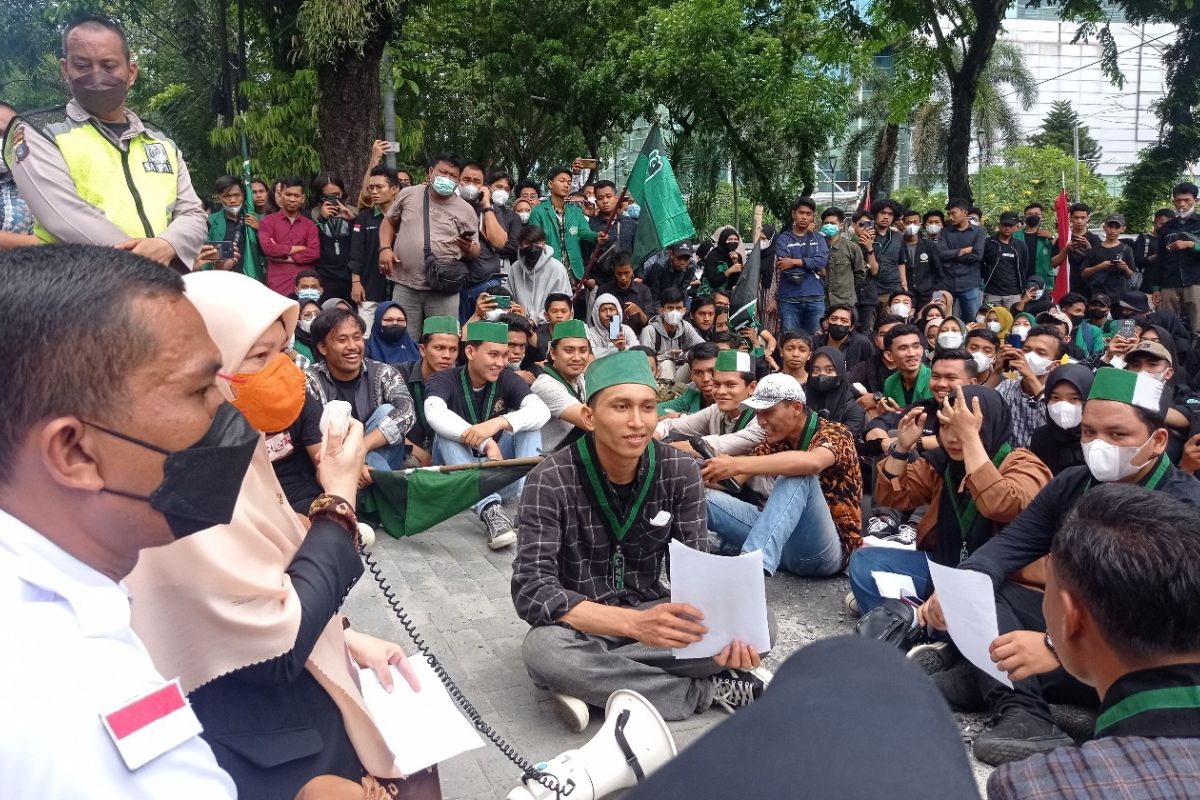 DPRD Medan terima pengunjukrasa turunkan harga pertamax