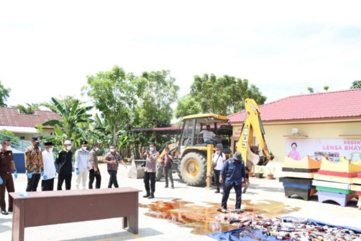 Polres Serdang Bedagai musnahkan minuman keras dan alat perjudian