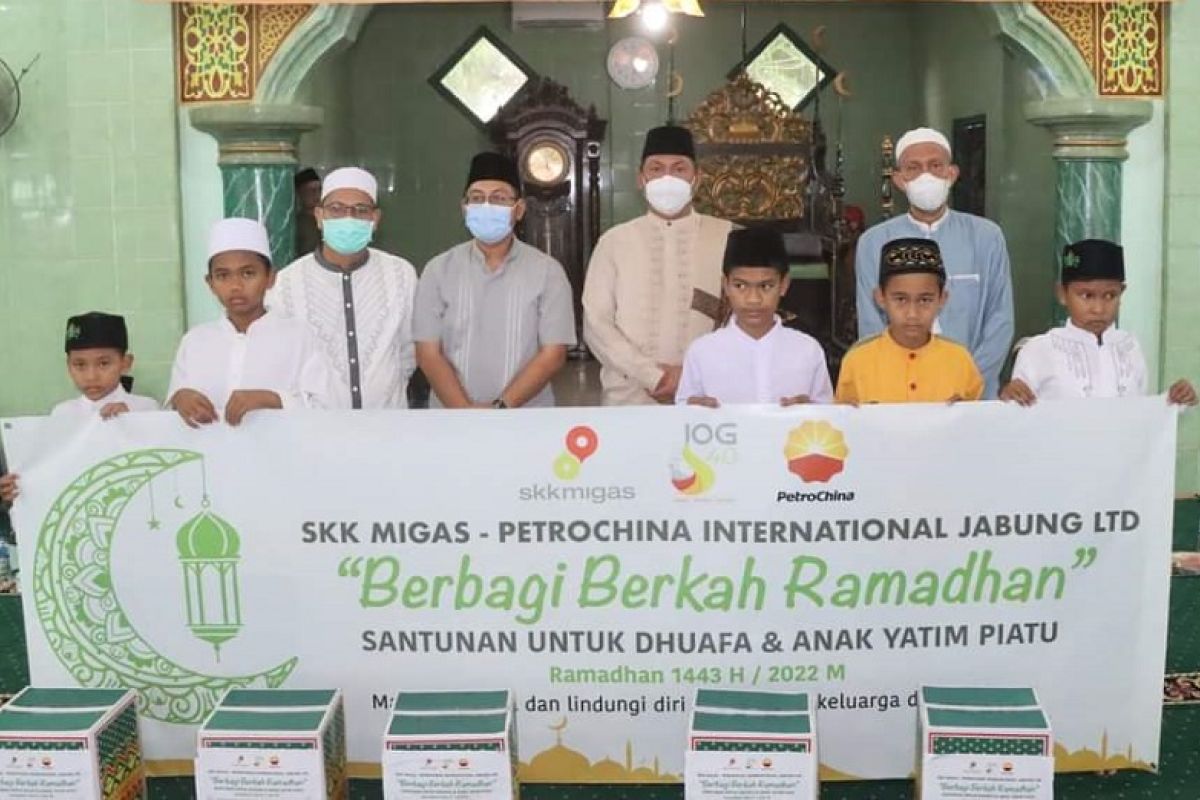SKK Migas PetroChina-Pemkab Tanjabbar Safari Ramadhan dan serahkan tali asih
