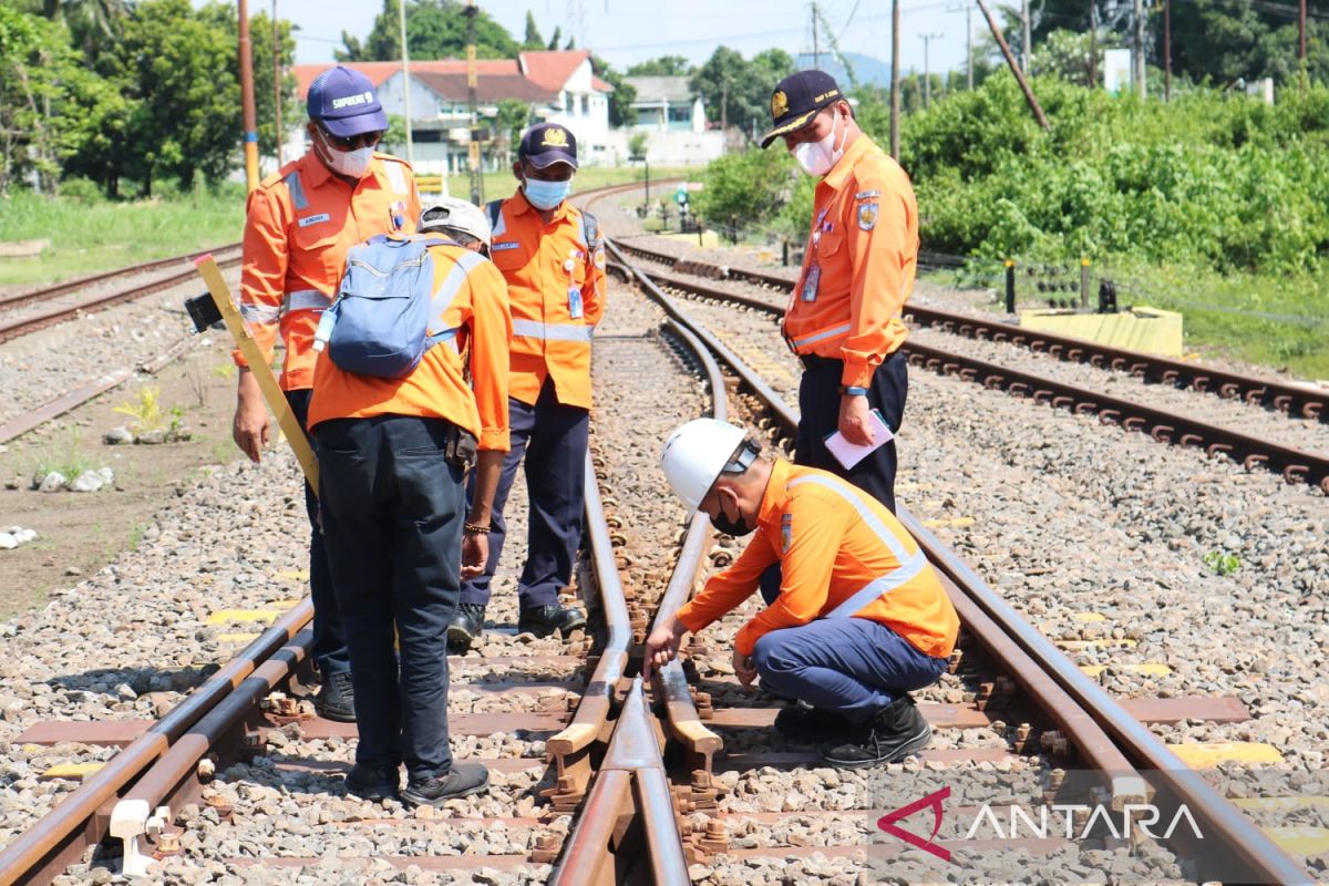 KAI Daop 9 Jember cek sarana dan prasarana jelang angkutan Lebaran