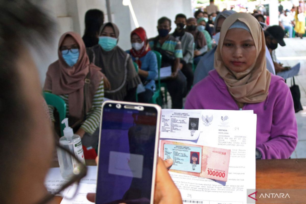 Digitalisasi layanan penyaluran bansos masih terkendala