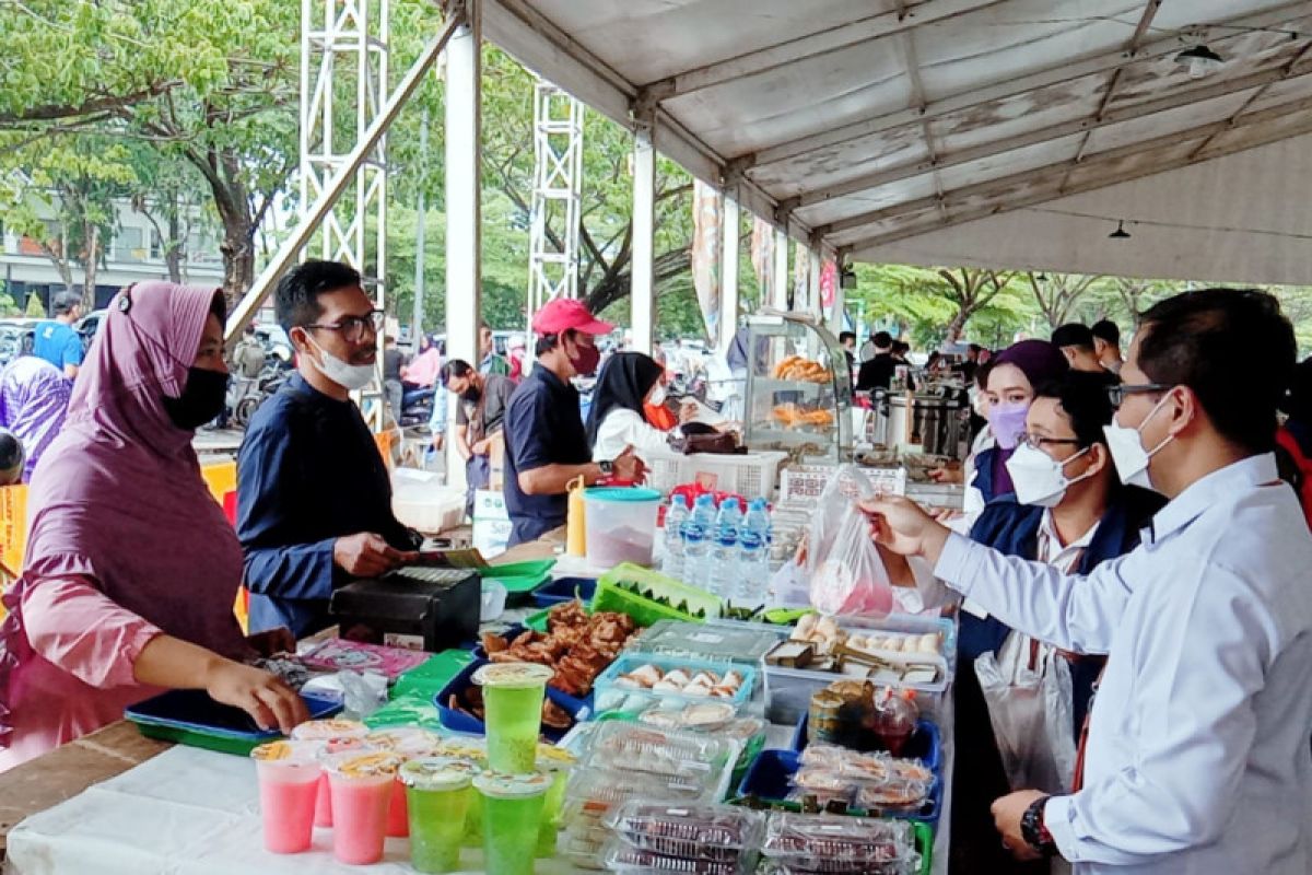 BPOM Pontianak bersama Diskumindag rutin uji sampel makanan takjil