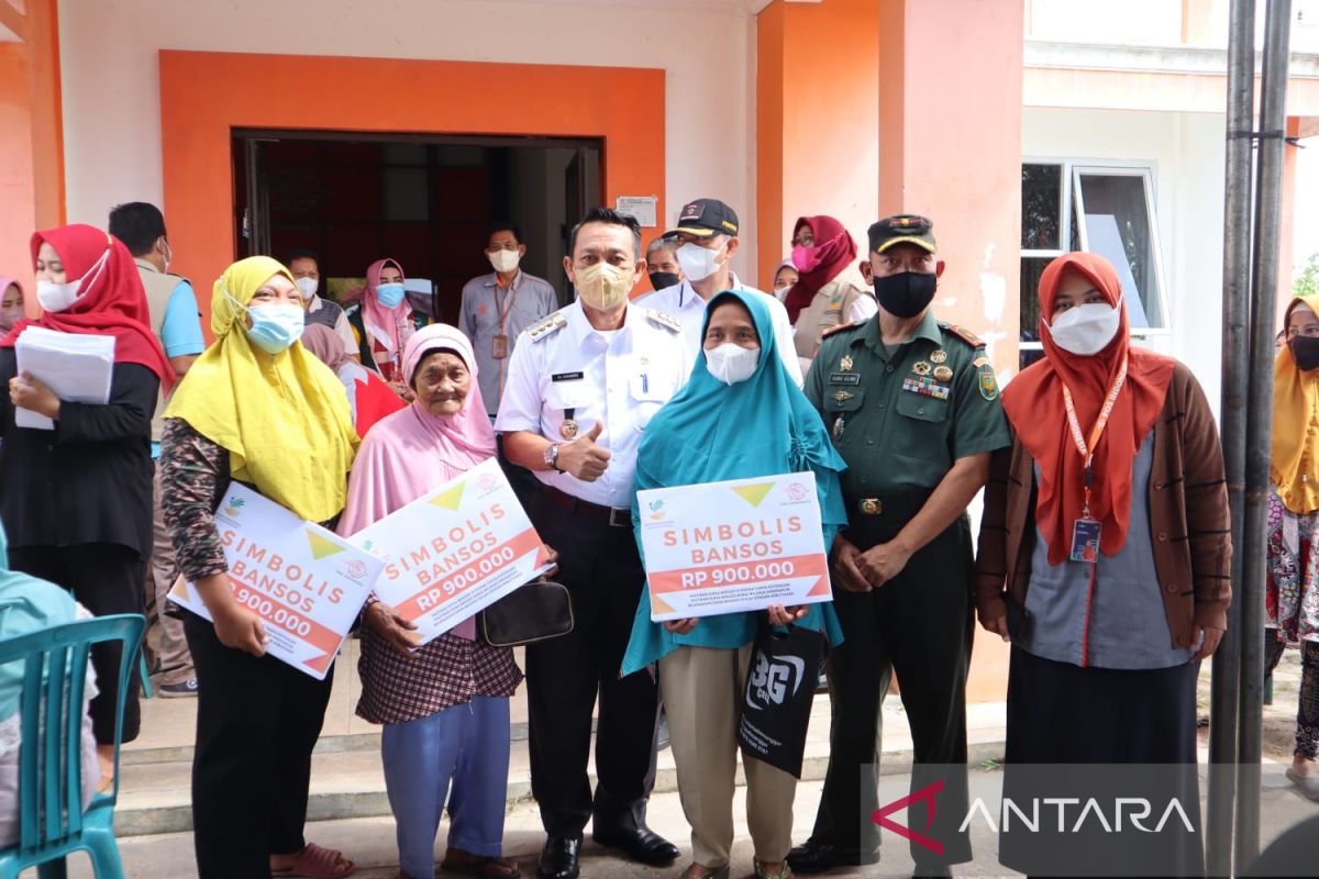 Pemkab Belitung Timur salurkan BLT minyak goreng dan bantuan sembako