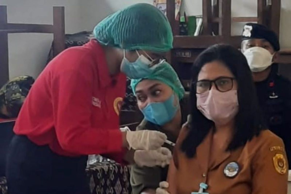 Puskesmas di Kota Kupang tetap melayani vaksinasi COVID-19