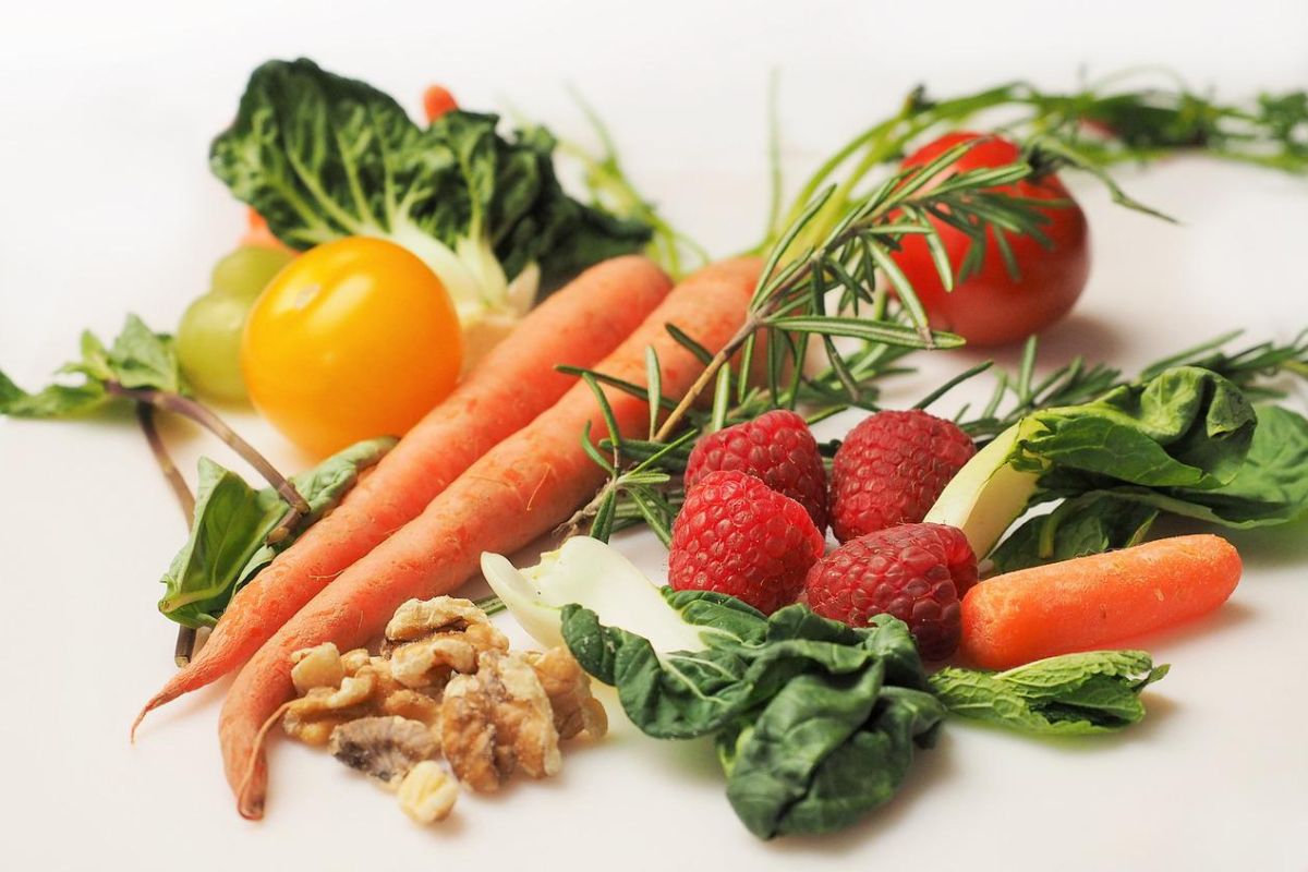 Makan buah dan sayur setiap hari demi jaga kesehatan saluran cerna