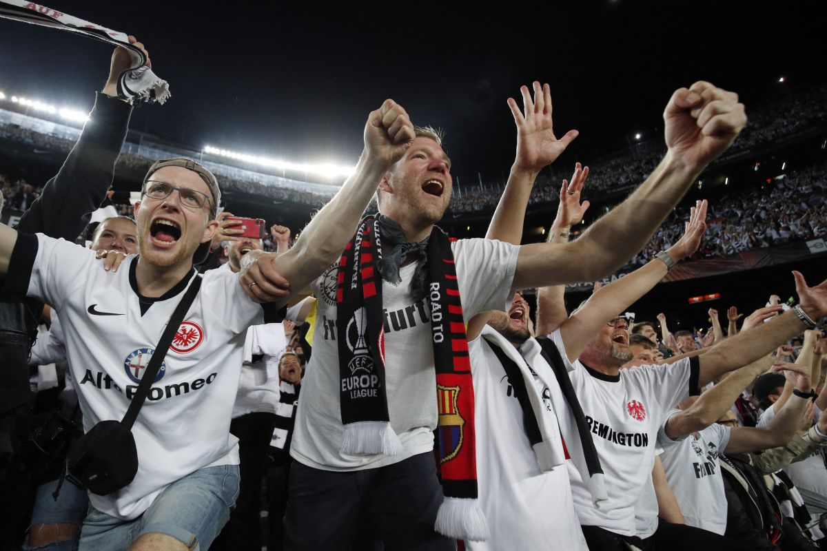 Eintracht Frankfurt singkirkan Barcelona setelah menang 3-2