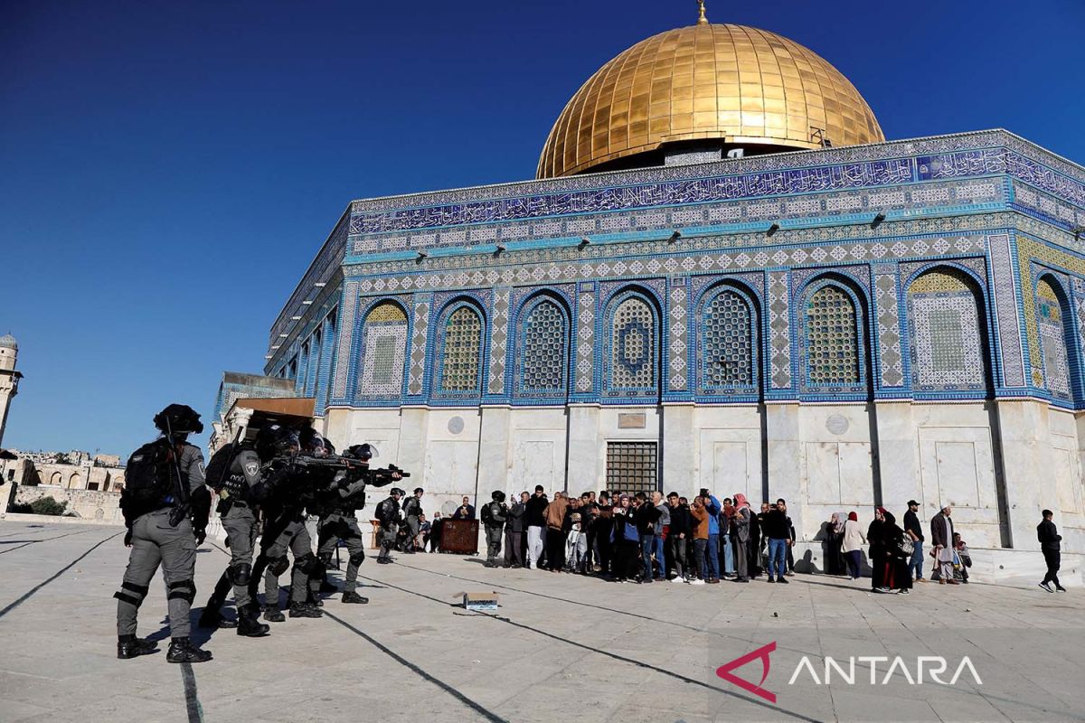 Masjid Al-Aqsa nyaris kosong di Jumat ke-17 akibat pembatasan Israel