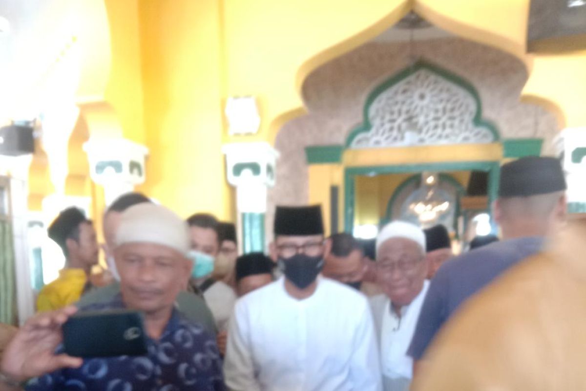 Salahuddin Uno sholat Jumat di Masjid Raya Stabat