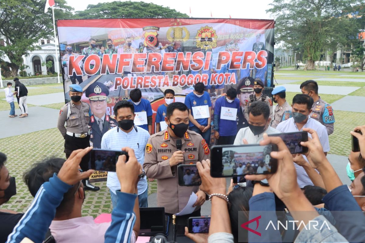 Polresta Bogor Kota bekuk empat pelaku begal modus pecah kaca mobil