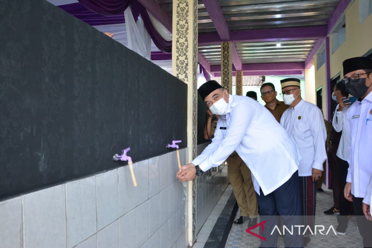 Bupati Tangerang berikan insentif kepada 13.070 guru ngaji