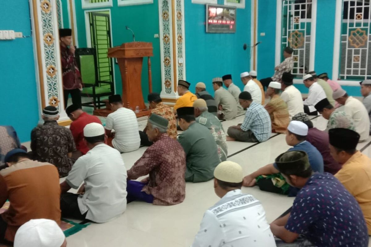 Pelajar SMK TIK Jabal Rahmah Stabat Safari Ramadhan ke Masjid Al Ikhwan