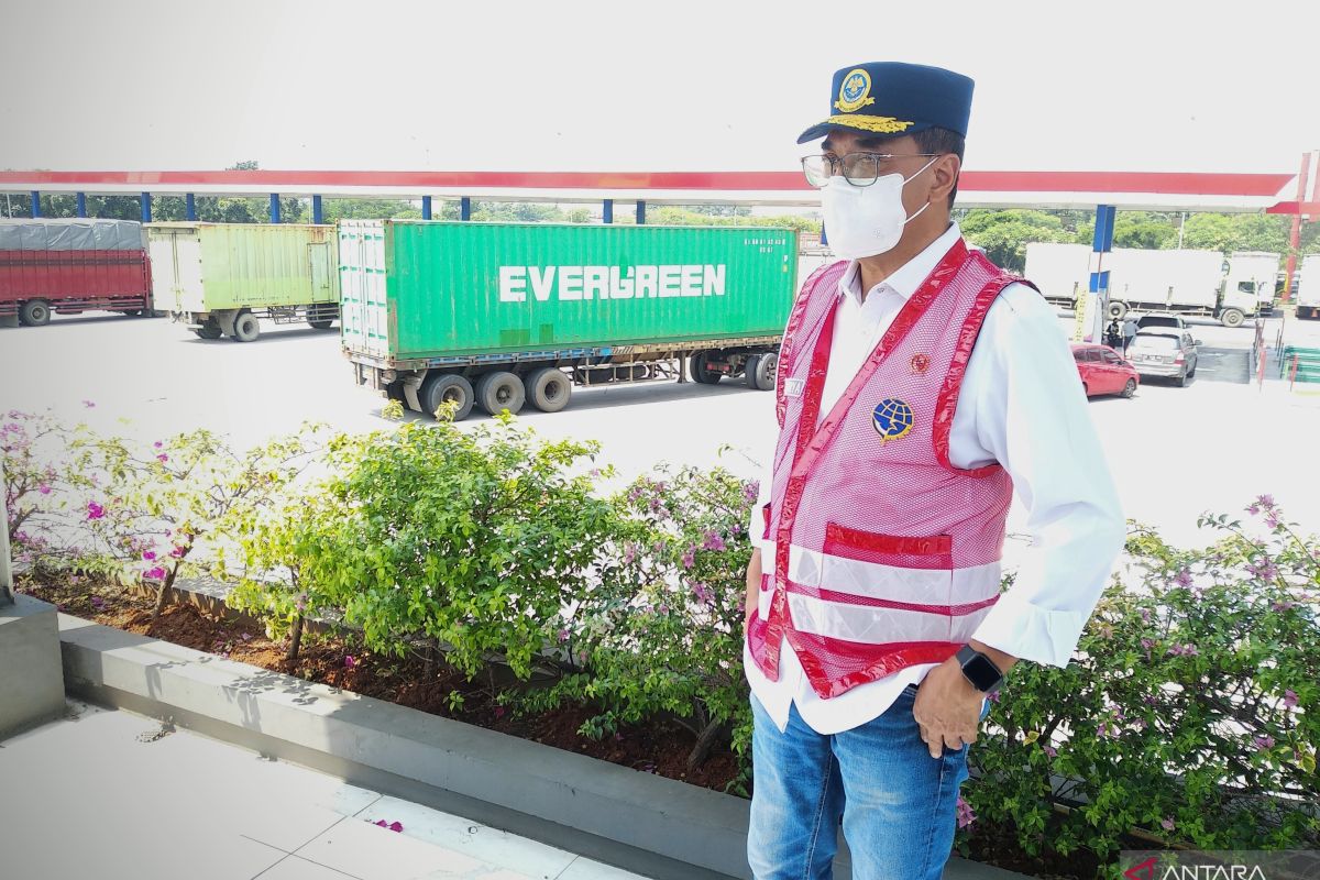 Minister reviews Eid al-Fitr exodus route at Jakarta-Cikampek highway