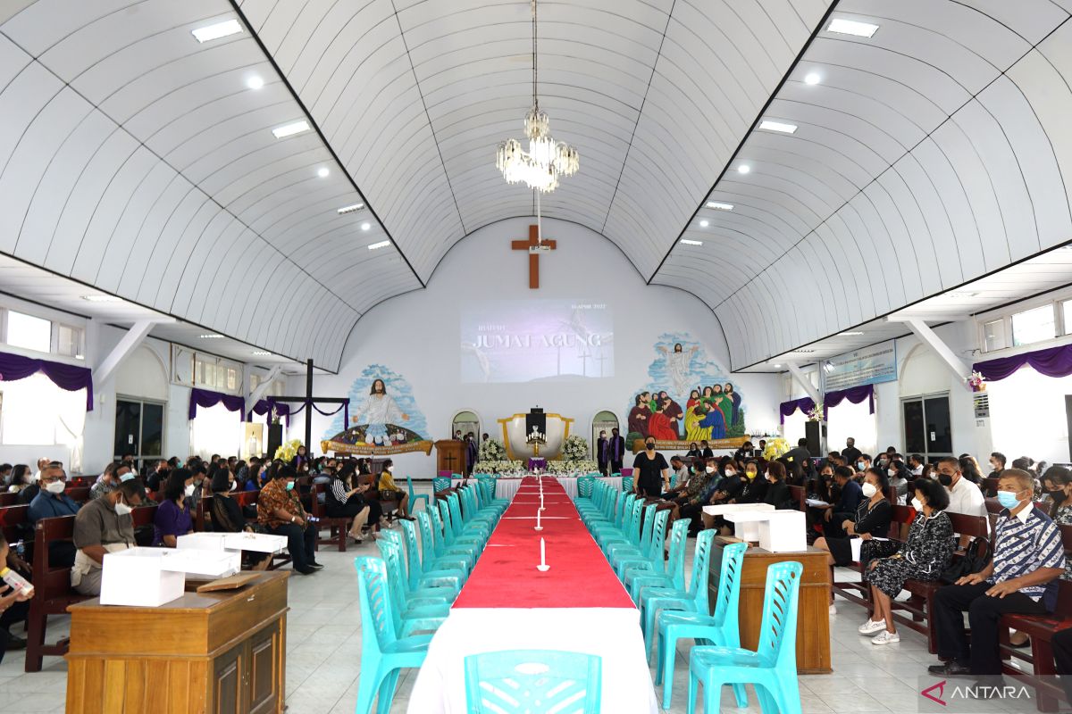 Umat Kristiani di Kota Gorontalo lakukan ibadah Jumat Agung dengan prokes