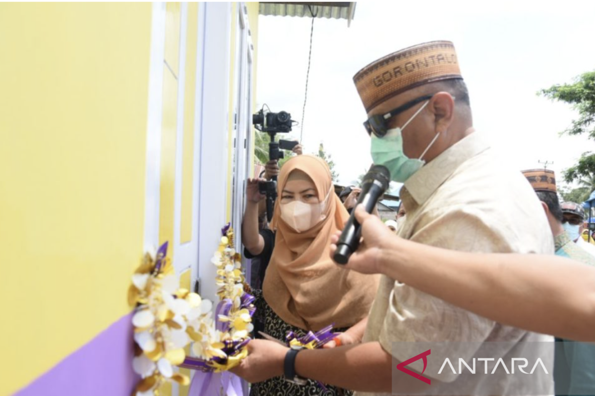 Gubernur Gorontalo resmikan rumah layak huni di Pulubala