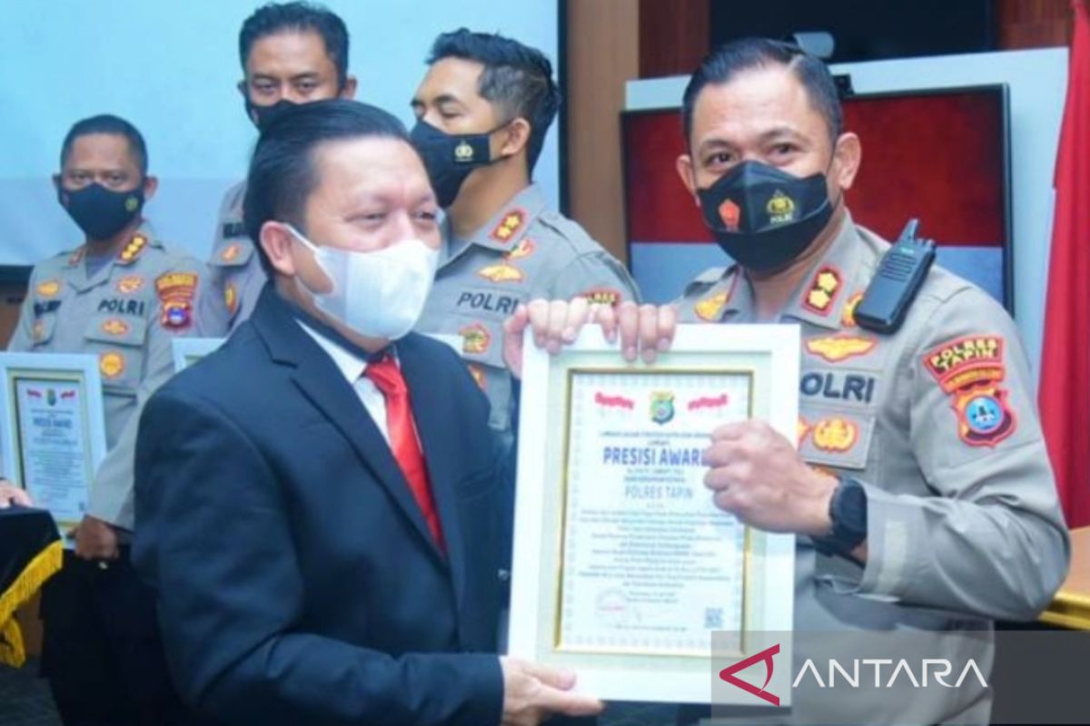 Kapolres Tapin terima penghargaan Presisi Award dari LEMKAPI