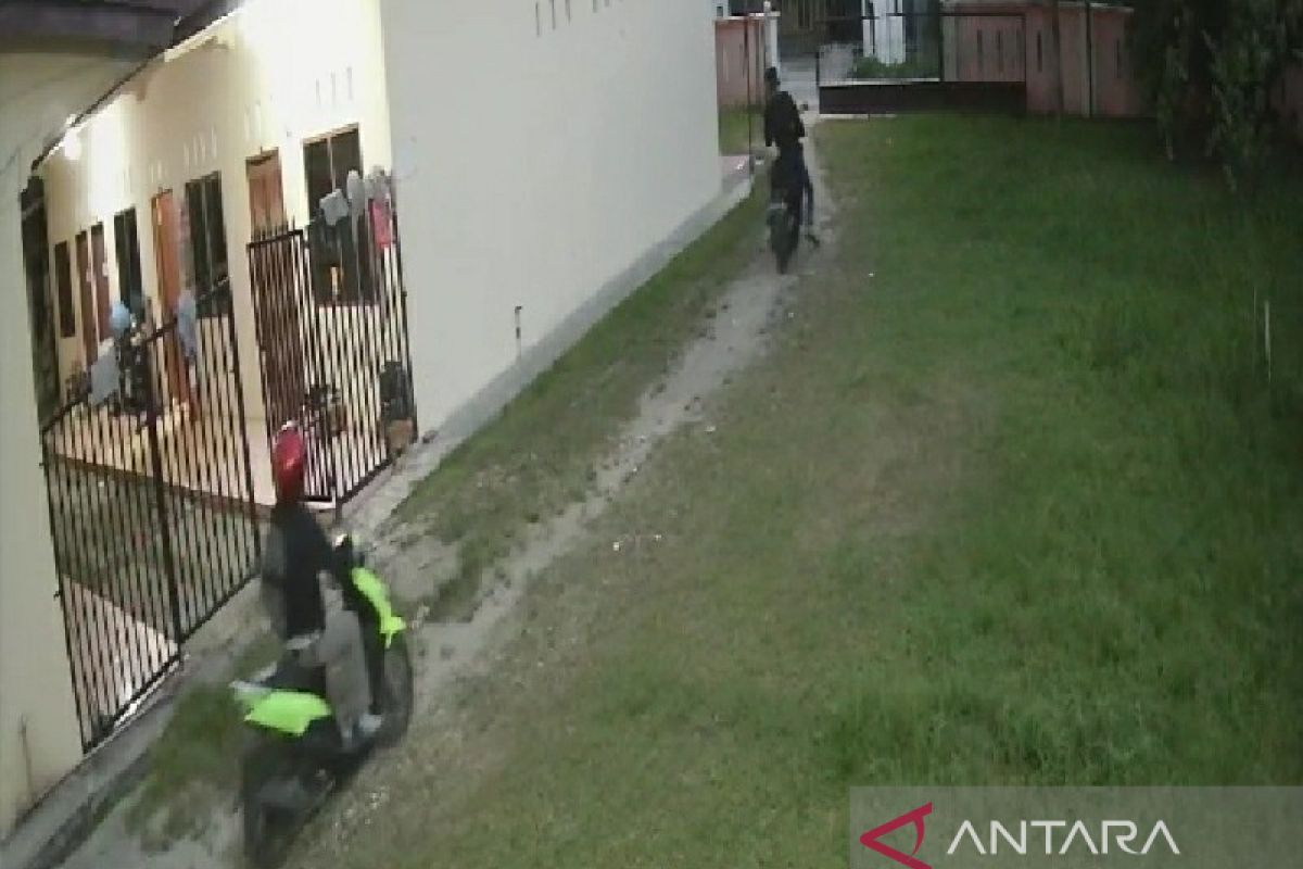 Kawanan maling terekam CCTV curi motor dari kos di Deliserdang
