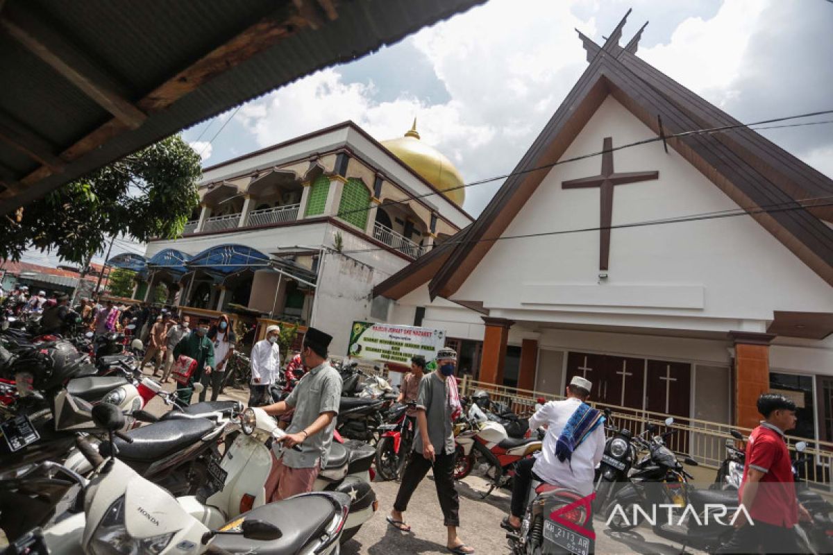 Masjid Satu Tembok Dengan Gereja Sebagai Simbol Toleransi Di Palangka ...