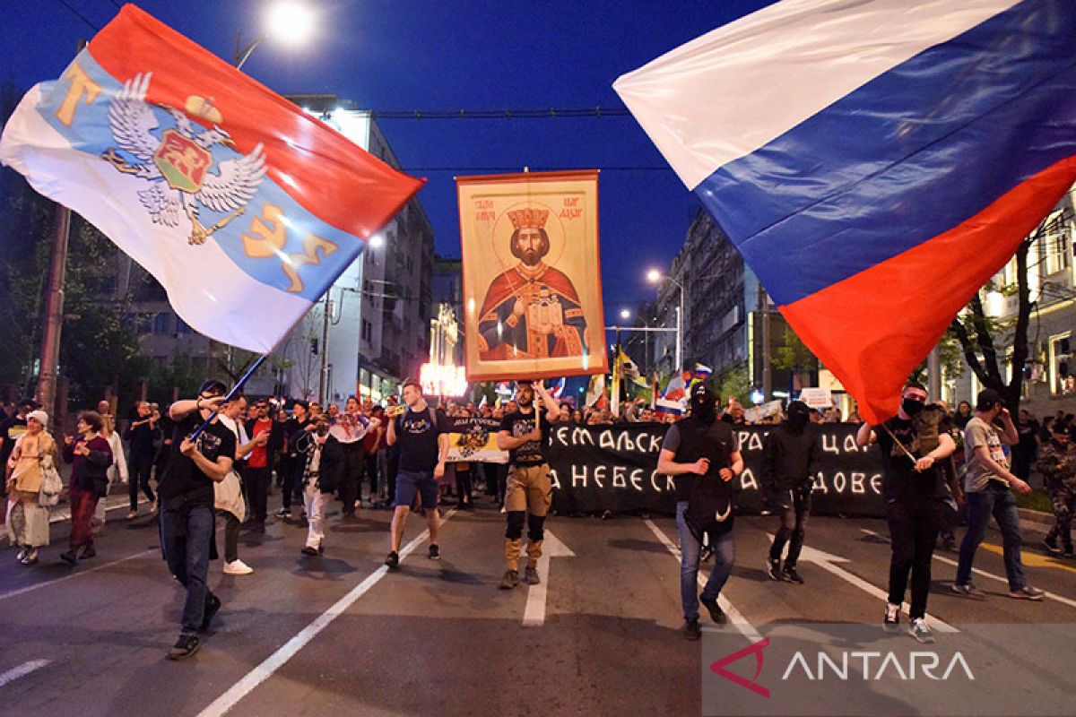 Ribuan warga Serbia protes pemerintah, dukung Rusia