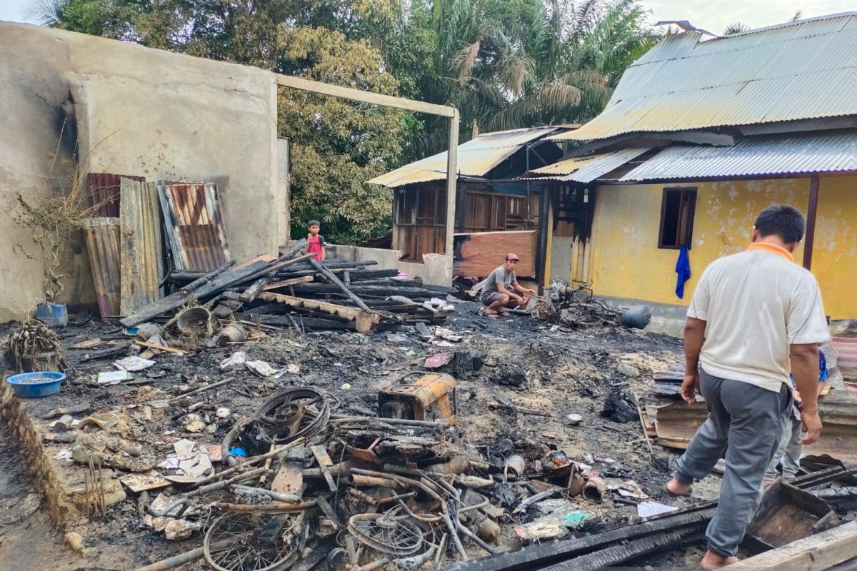 Pemkab Mukomuko bantu korban kebakaran rumah