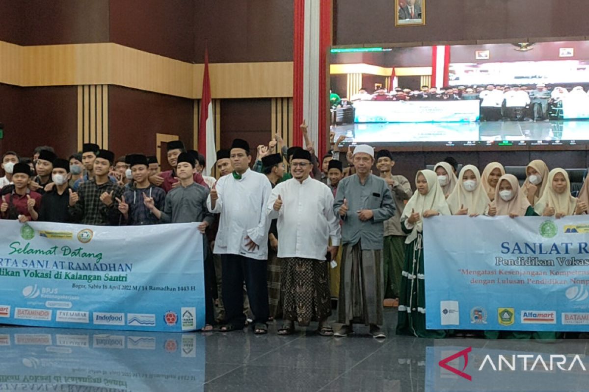 Via sanlat, Ketua DPRD Bogor semangati santri-mahasiswa jadi pemimpin