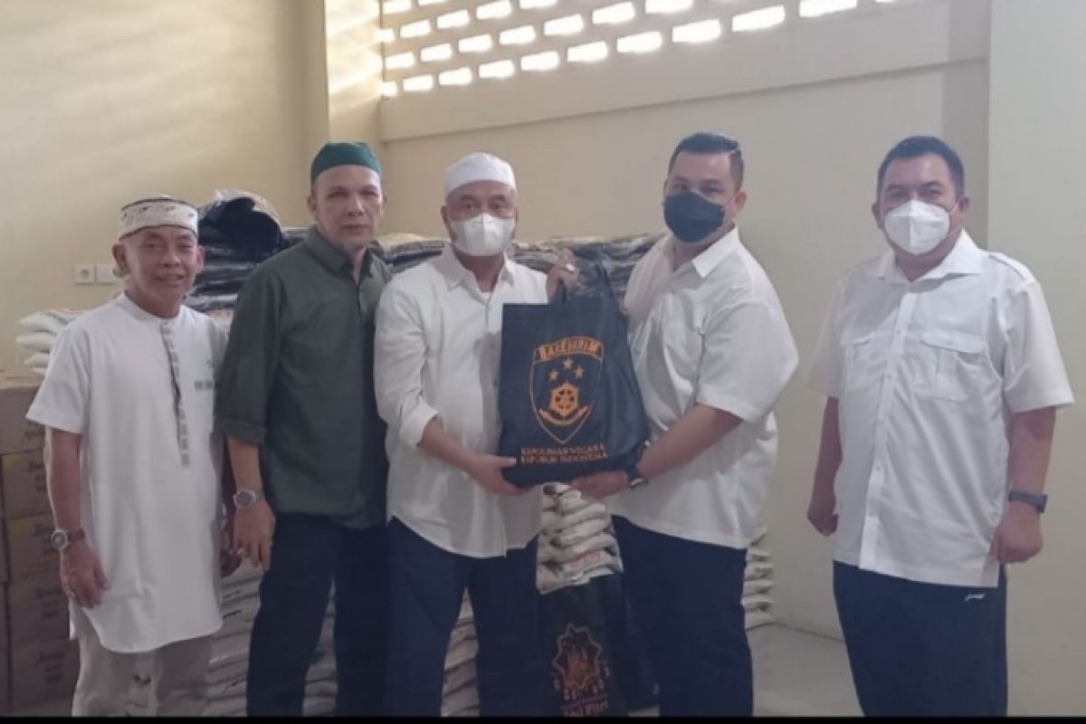 Salurkan paket Lebaran Idul Fitri,  Kabareskrim harapkan PWI Sumut tetap mainkan peran positif