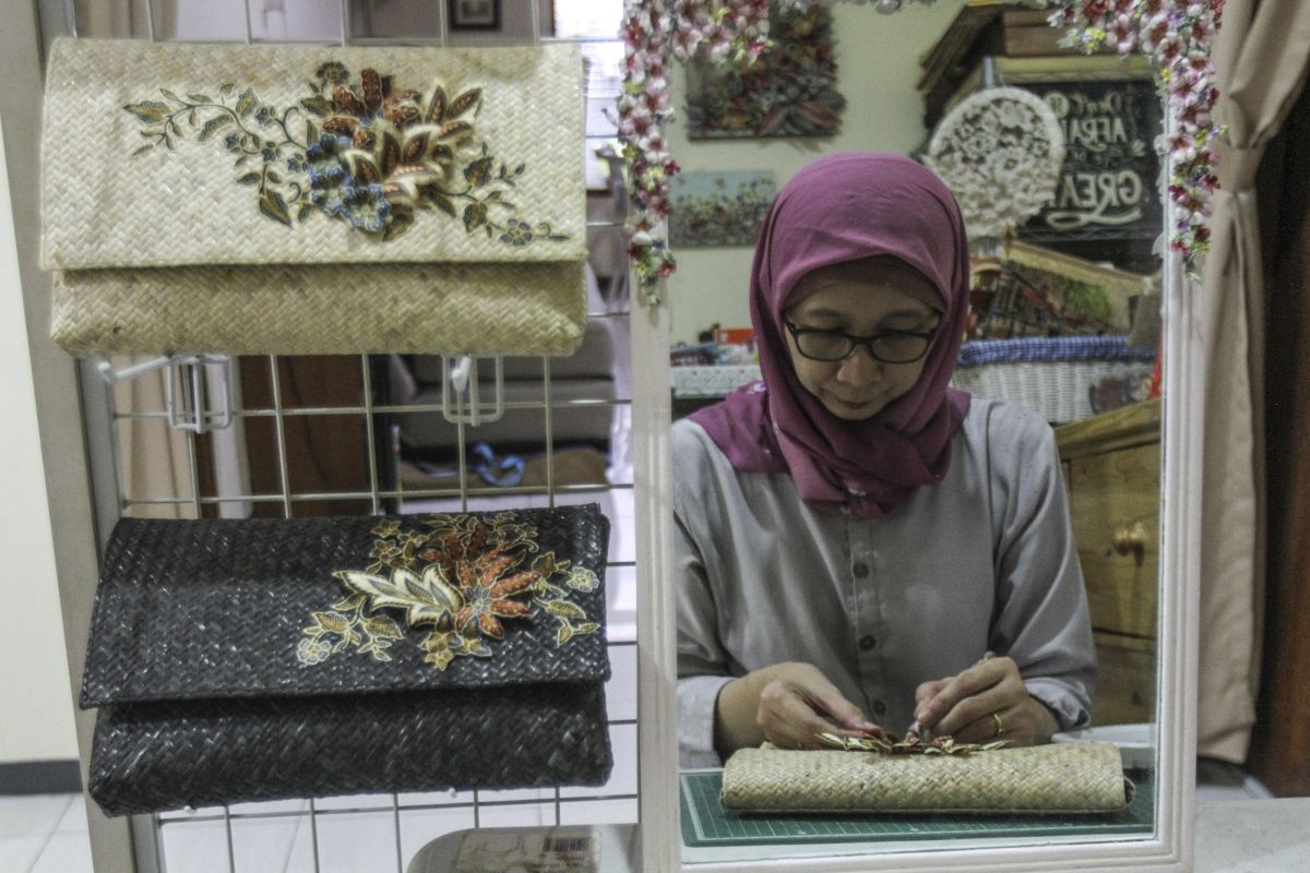 Empowering women's enterprises through inclusive business